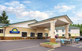 Days Inn By Wyndham Marquette Exterior photo