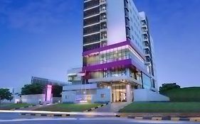 Quest Prime Cikarang By Aston Hotel Bekasi Exterior photo