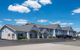 Baymont By Wyndham Marinette Hotel Exterior photo