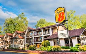 Super 8 By Wyndham Downtown Gatlinburg At Convention Center Hotel Exterior photo