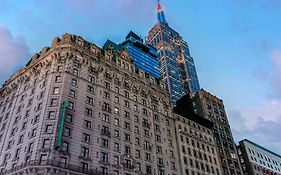 Martinique New York On Broadway, Curio Collection By Hilton Hotel Exterior photo