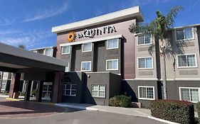 La Quinta By Wyndham Tulare Hotel Exterior photo