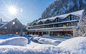 Jufa Hotel Gruenau Im Almtal Exterior photo