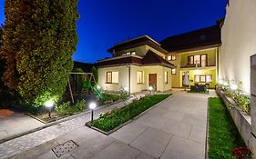 Cedrus Boutique Hotel Brasov Exterior photo