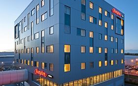 Hampton By Hilton London Gatwick Airport Hotel Horley Exterior photo