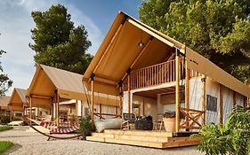 Arena One 99 Glamping Hotel Pula Exterior photo