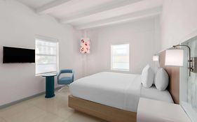 Townhouse Hotel By Luxurban Miami Beach Exterior photo