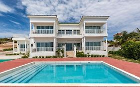 Sensational Turtle Tail Drive Oceanfront Escape Apartment Long Bay Exterior photo