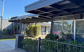 Castle Motel Bairnsdale Exterior photo