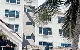 The Tryst Beachfront Hotel San Juan Exterior photo