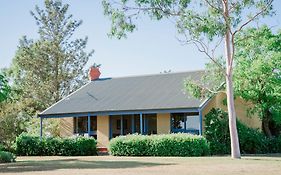 Tranquil Vale Vineyard Hotel Luskintyre Exterior photo