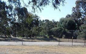 Magdala Motor Lodge & Lakeside Restaurant Stawell Exterior photo