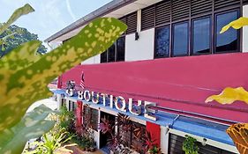 8 Boutique By The Sea Hotel Tanjung Tokong Exterior photo