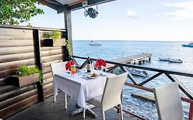 Ocean'S Edge Lodge Restaurant & Bar Roseau Exterior photo