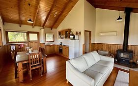 Daysy Hill Country Cottages Port Campbell Room photo
