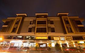 Infinity Suites Davao Exterior photo