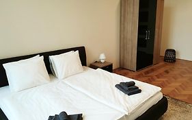 Luxury Vincents Apartments Kosice Room photo