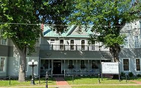 Woodbine Inn And Restaurant Madisonville Exterior photo