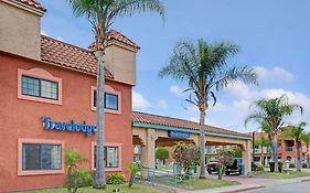 Travelodge By Wyndham Lynwood Exterior photo