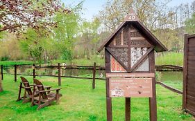 Tilford Woods Lodge Retreat Farnham  Exterior photo