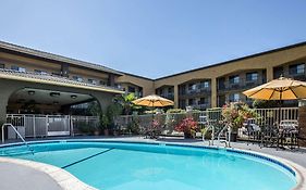 Quality Inn Ontario Airport Convention Center Exterior photo