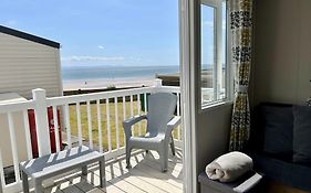 Seaside Escape At Trecco Bay Hotel Porthcawl Exterior photo