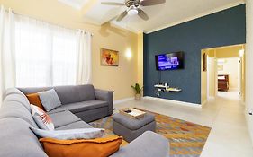 Choose To Be Happy At The Westbury - Two Bedroom Apartment Kingston Exterior photo