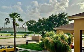 Texas Inn And Suites City Center At University Dr. Edinburg Exterior photo