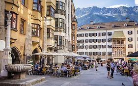 Altstadthotel Weisses Kreuz Innsbruck Exterior photo