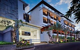 Courtyard By Marriott Bali Seminyak Resort Exterior photo