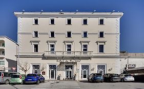 Hotel De La Ville Civitavecchia Exterior photo