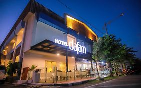 Dafam Hotel Cilacap Exterior photo