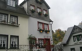 Gaestehaus Luise Bed & Breakfast Monschau Exterior photo