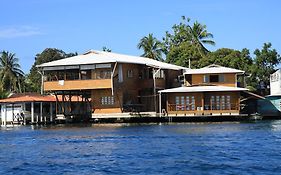 M&M'S Residencias Apartment Bocas del Toro Exterior photo