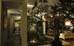 Frangipani Fine Arts Hotel Phnom Penh Interior photo