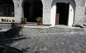 Tina'S Apartment Gjirokaster Exterior photo