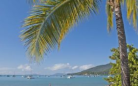 Colonial Court Beachfront Motel & Holiday Stay Airlie Beach Exterior photo