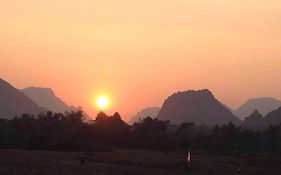 Grandview Riverside Hotel Vang Vieng Exterior photo