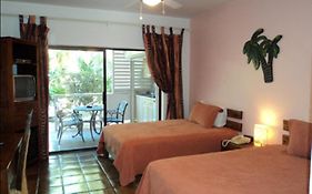 Caribbean Paradise Inn Grace Bay Room photo