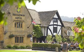 The Broadway Hotel Exterior photo