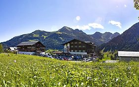 Hotel Alte Krone Mittelberg Exterior photo