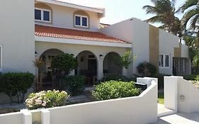 Bubali Villa & Apartments Palm Beach Exterior photo