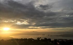 Ron'S Condo Overlooking The Lake Tagaytay City Exterior photo