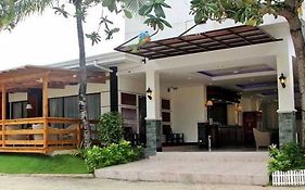 Bluefins Resort Lapu-Lapu City Exterior photo