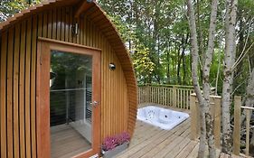 Riverbeds Lodges With Hot Tubs Onich Exterior photo