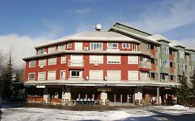 Resortquest At The Town Plaza Suites Whistler Exterior photo