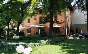 Hotel Due Pini Formigine Exterior photo