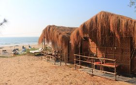 Huts On Arambol Beach Hotel Exterior photo