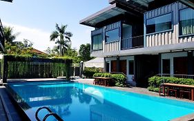 Kluang Container Swimming Pool Hotel Exterior photo