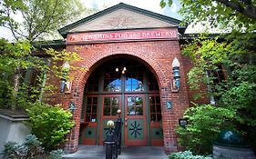 Mcmenamins Old St. Francis School Hotel Bend Exterior photo